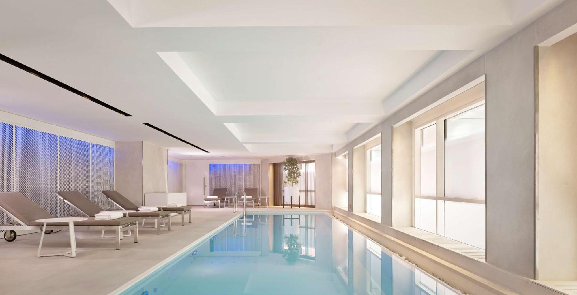 Park Plaza London Riverbank Exterior photo The swimming pool at the hotel
