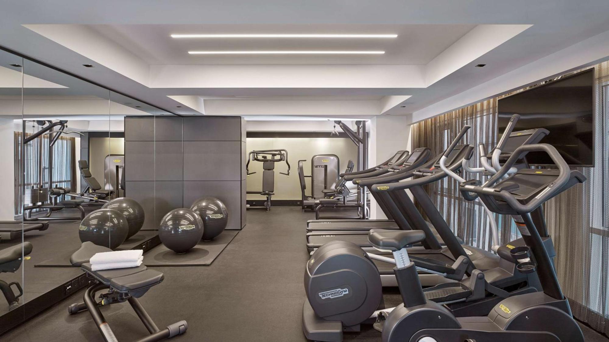 Park Plaza London Riverbank Exterior photo Fitness room