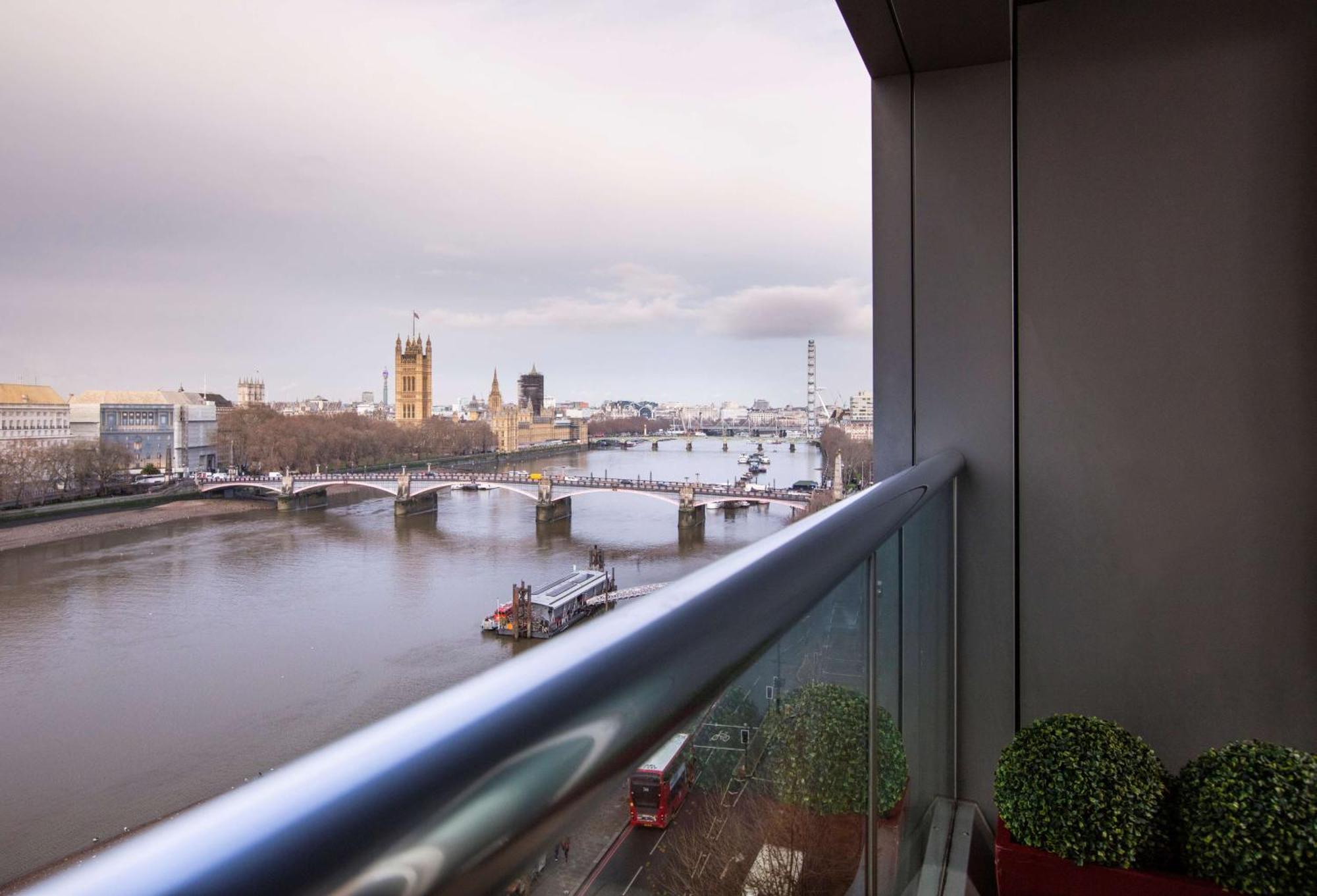 Park Plaza London Riverbank Exterior photo The view from the balcony of the hotel