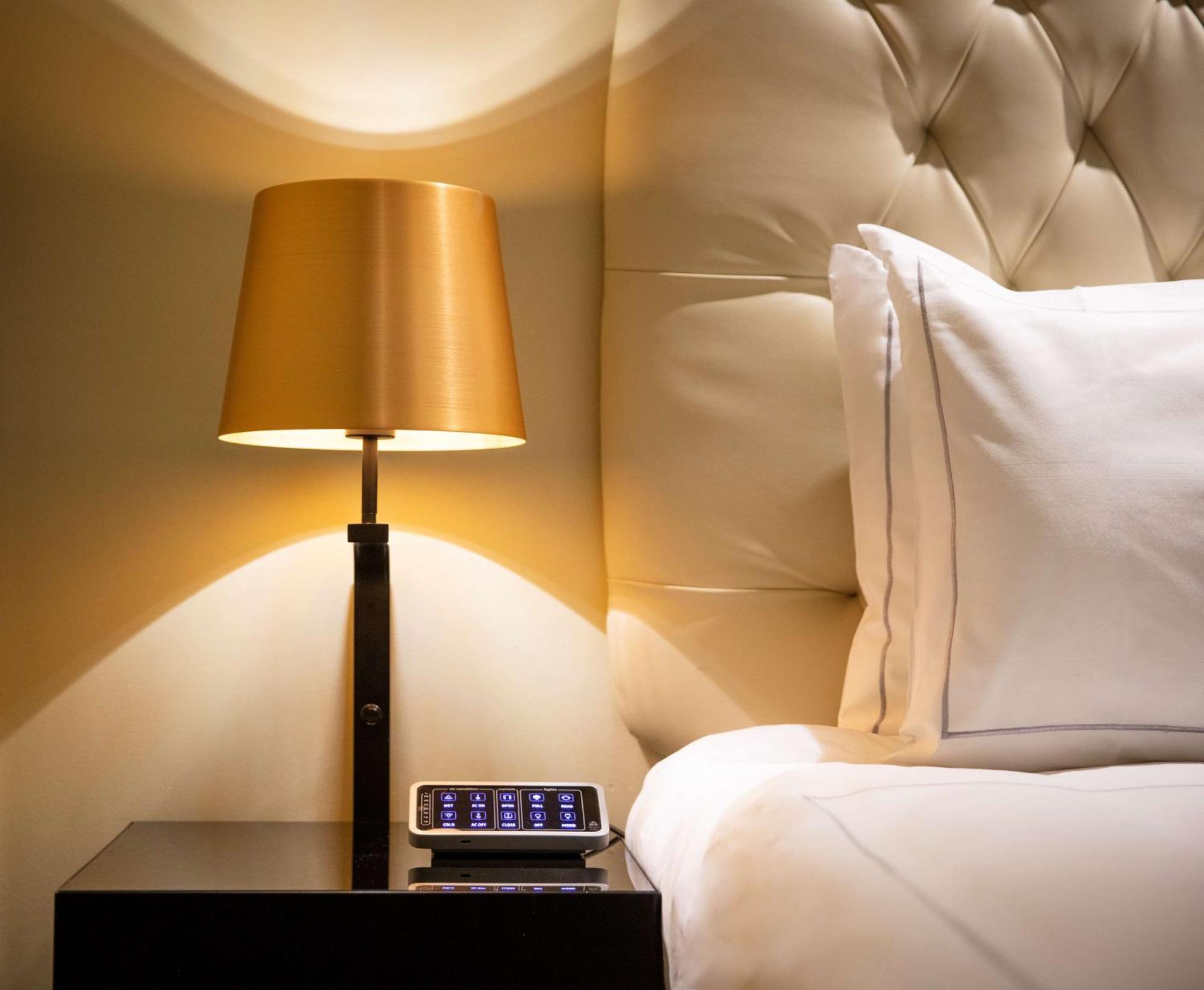 Park Plaza London Riverbank Exterior photo The table lamp is a table lamp with a remote control.